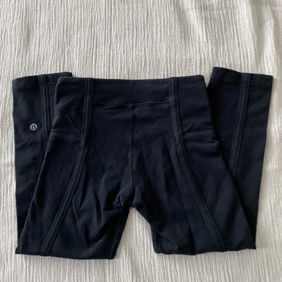 Lululemon Black Leggings Size 2, pocket at left lower leg - Picture 2 of 5